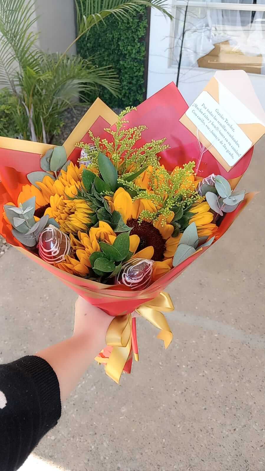 Bouquet 6 Girasoles mas 6 fresas