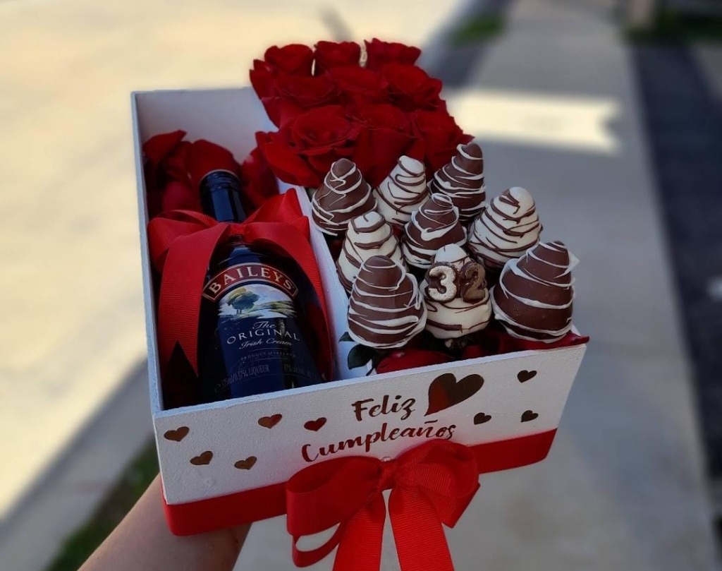 Caja de Cumpleaños Baileys & Rosas