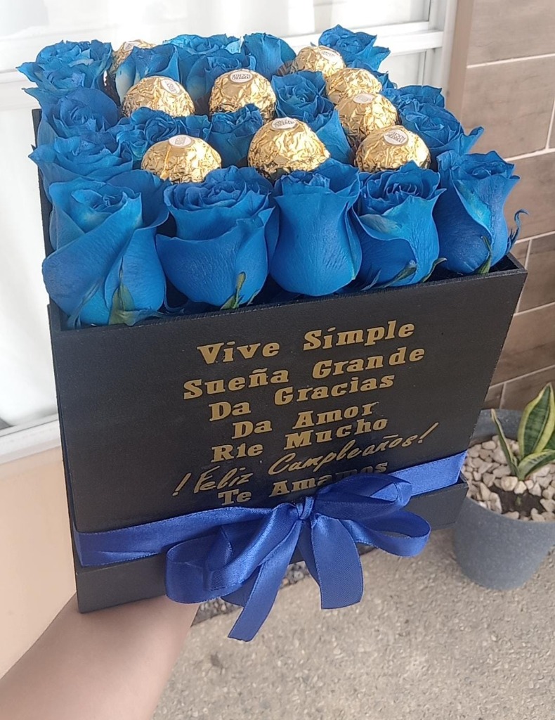 Caja Rosas Azules & Mensaje de Oro
