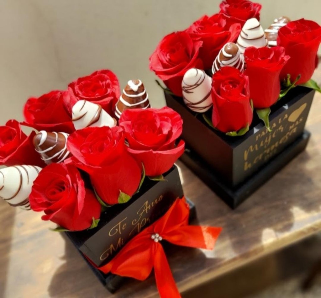 Mini Caja Personalizada Rosas & Fresas